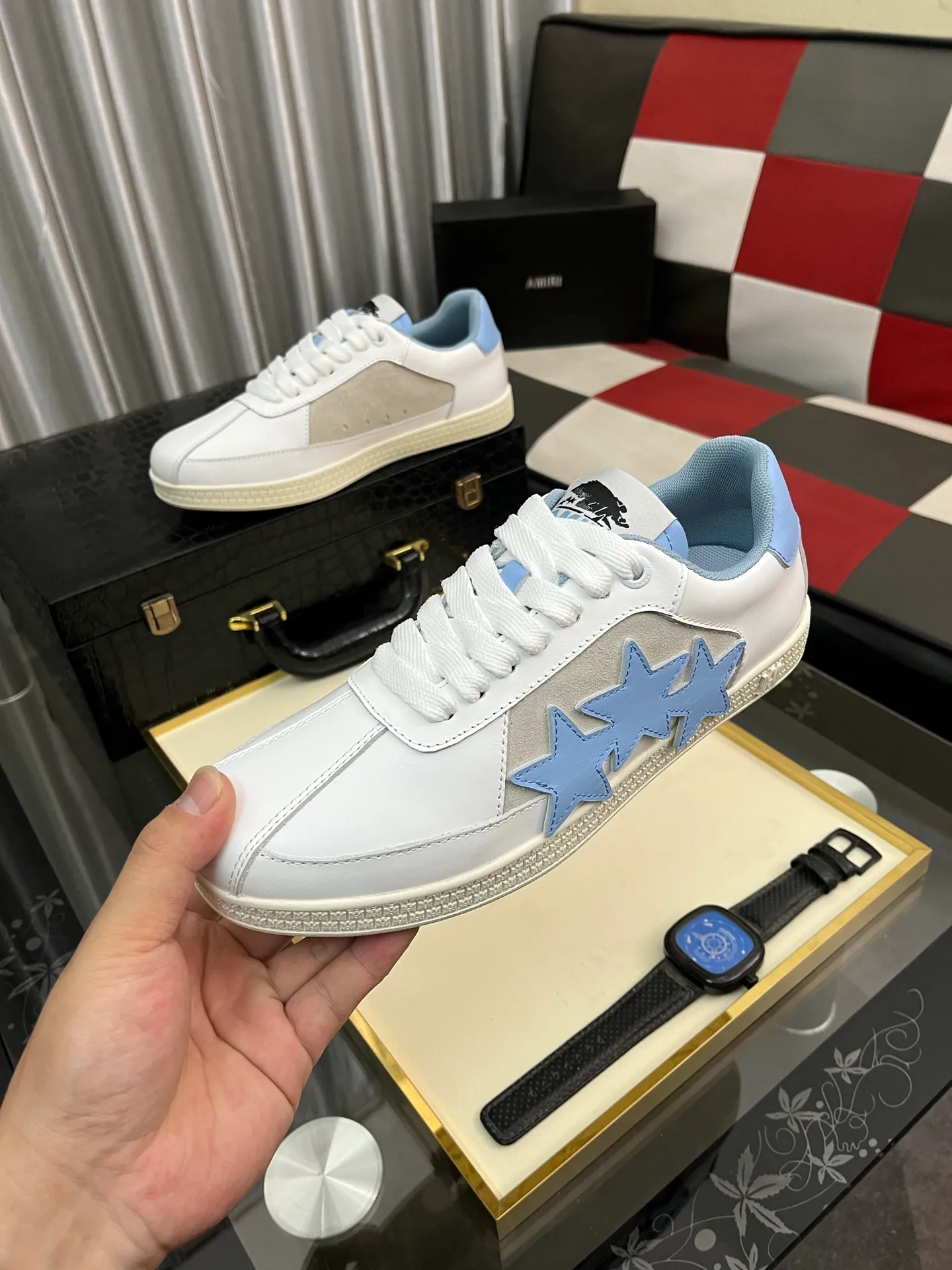 Men's shoes 💰420⌚️⌚️《AMIR*》New men's low-top casual sports sneakers bone shoes, another pair of irresistible bone shoes. Bone shoes are one of AMIRI's most popular items. They use first-layer cowhide uppers. The side bones are made of two cowhide laminations. They have a three-dimensional feel. The leather incisions are all oil-edged. Contrasting color design. Simple style. Fashionable sports. Customized metal LOGO nameplate to embellish shoelaces. Exclusive control of top version. Supports comparison. Breathable mesh lining Original rubber outsole A must-have item for daily leisure Suitable for various occasions Check it out if you pursue high quality Super cool uppers Size: 38-446️⃣ Colors available